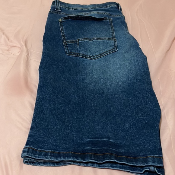 Man’s Shorts Size W-38 Artful Revel color wash Blue, very good condition - Picture 3 of 5